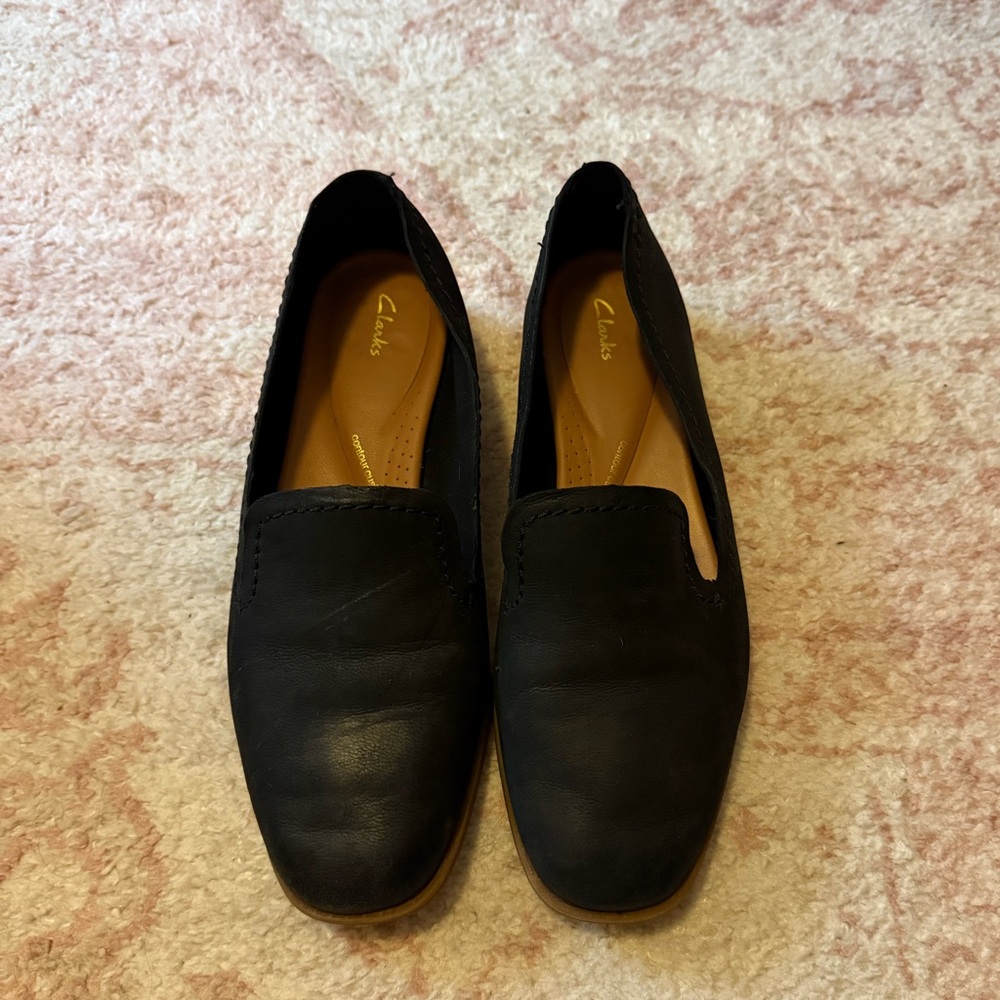 Clarks Women's Elegant Navy Flats